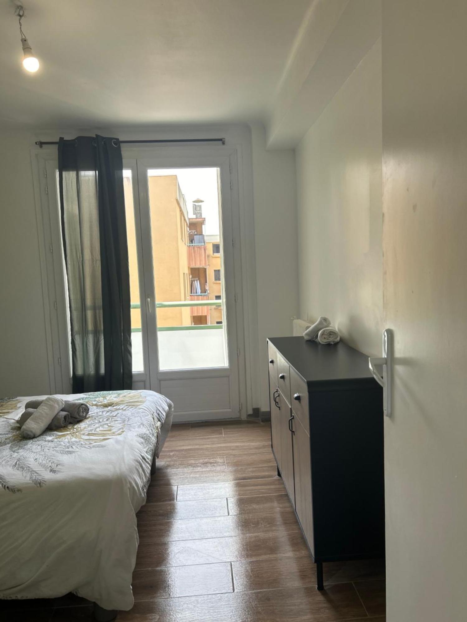 Charmant 3 Pieces Carcassonne Apartment Bagian luar foto